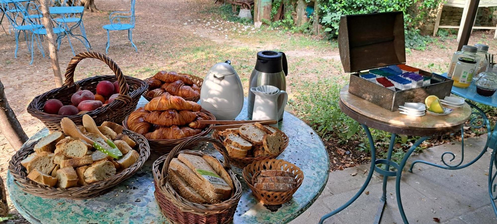 Le Mas Du Lac Uzès Екстериор снимка
