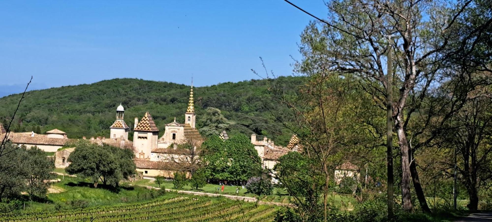 Le Mas Du Lac Uzès Екстериор снимка
